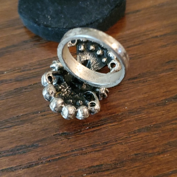 WHITE RHINESTONES FASHION RING - Picture 2 of 3